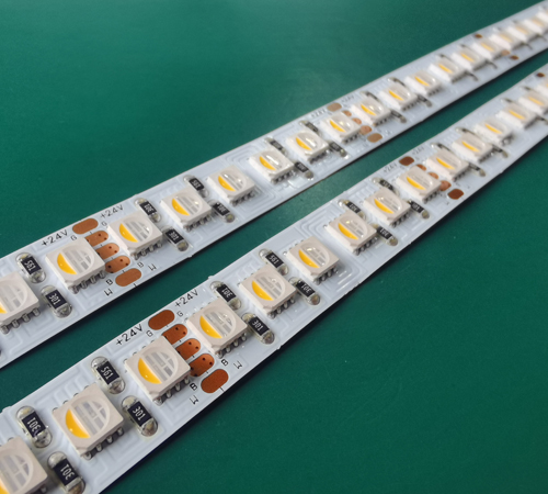 Nový príchod 2: Vysoko kvalitné projektové svietidlo RGBW LED Strip so 120 LED diódami.