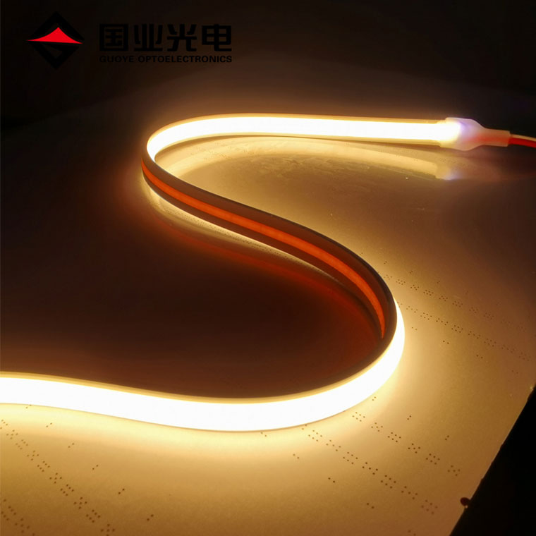 Biely led pásik